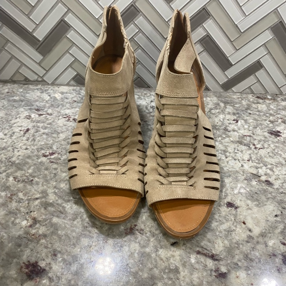Sarto beige heeled sandals suede